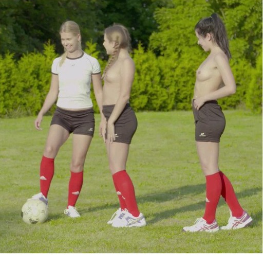 Football girl team play undressing ยิงจุดโทษโหดมาก av uncencersored