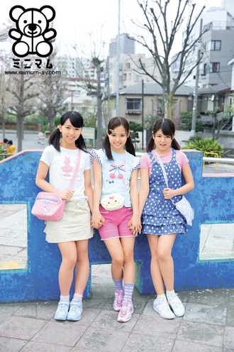 MUM-169 [uncencer] เด็กมัธยมต้นสามสาวแย่งกันเย็ดหนึ่งกระดอ หนังAVใหม่