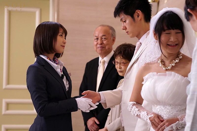 STARS-312 แอบเย็ดผู้ช่วยจัดงานแต่งต่อหน้าเจ้าสาว Makoto Toda