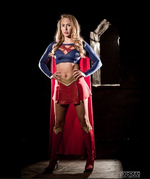 อยากจะพิทักษ์โลกต้องโม๊กควยสู้ Supergirl parody